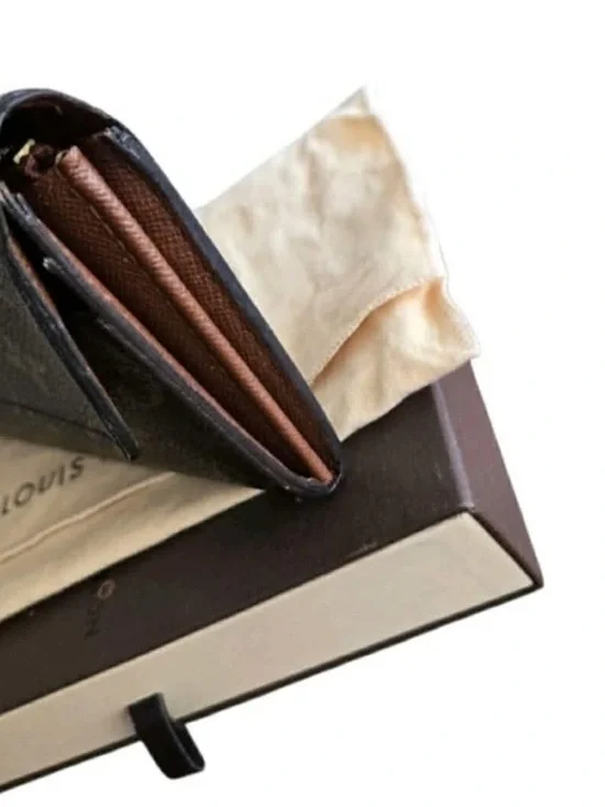 Louis Vuitton Monogram Wallet - authentic - Picture 3 of 13